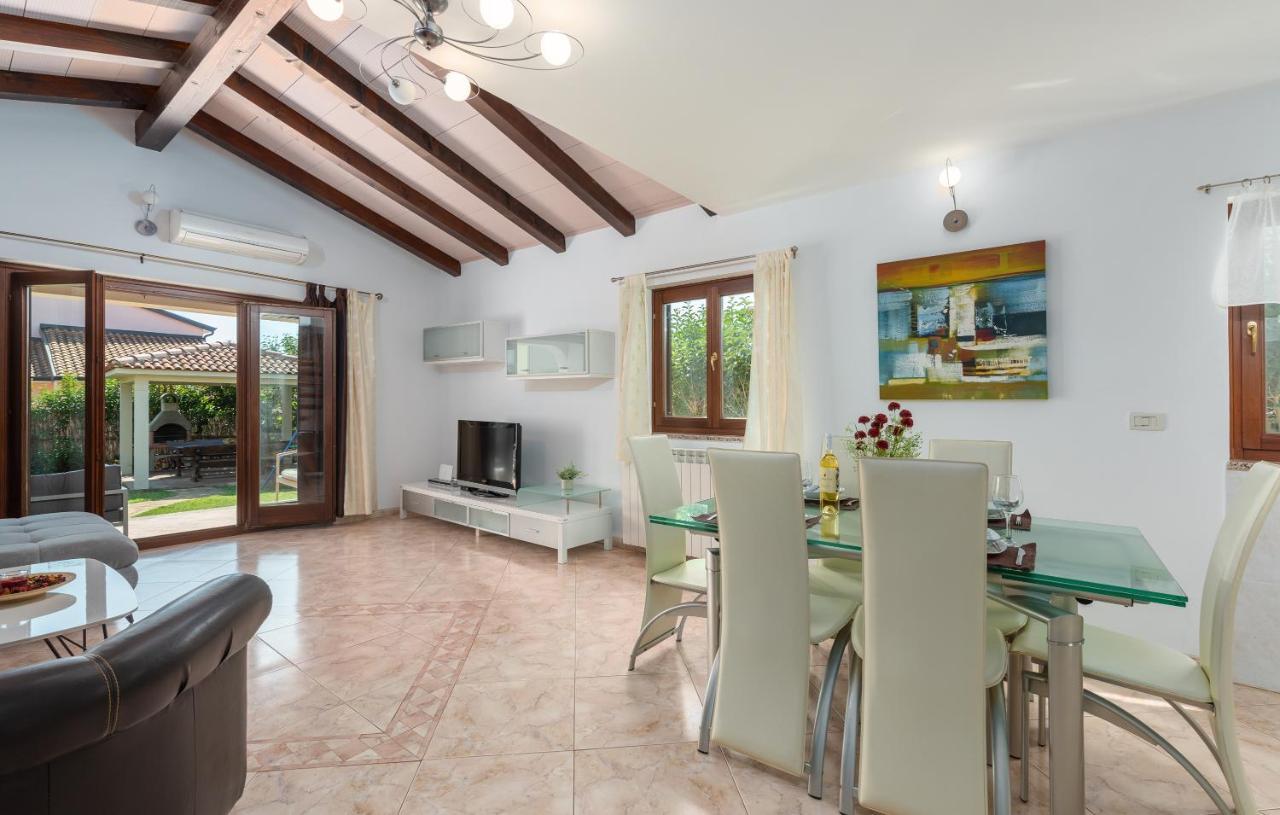 Villa Lucas Novigrad  Екстер'єр фото